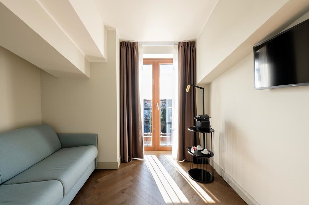Junior Room, 1 Double Bed, Non Smoking - Photo 8