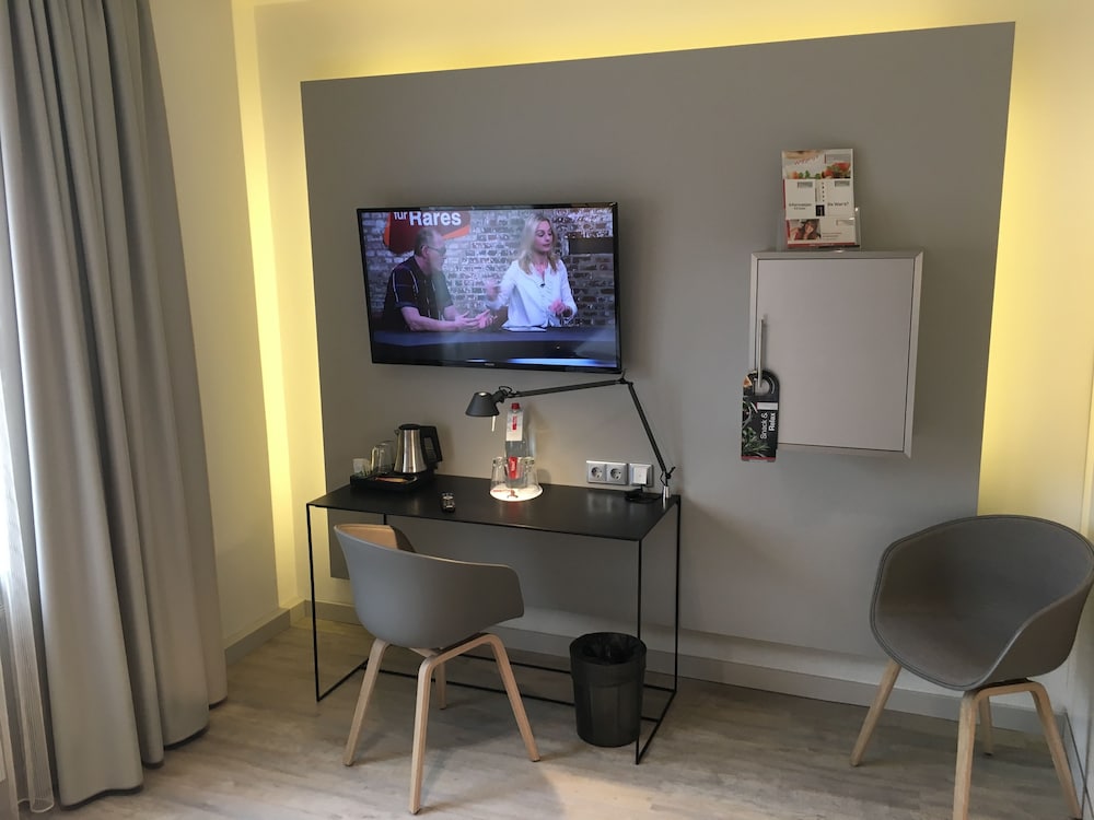 Basic Double Room, 1 Bedroom, Non Smoking, Courtyard View (New Style) photo 1