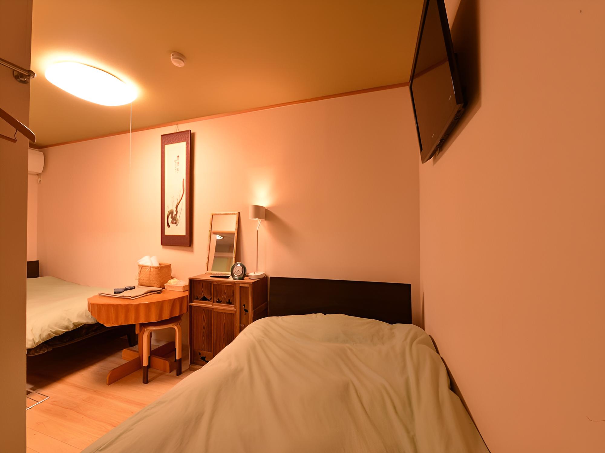 Spacious Japanese Western Room, Shared Bathroom, meals served in room, City View photo 2