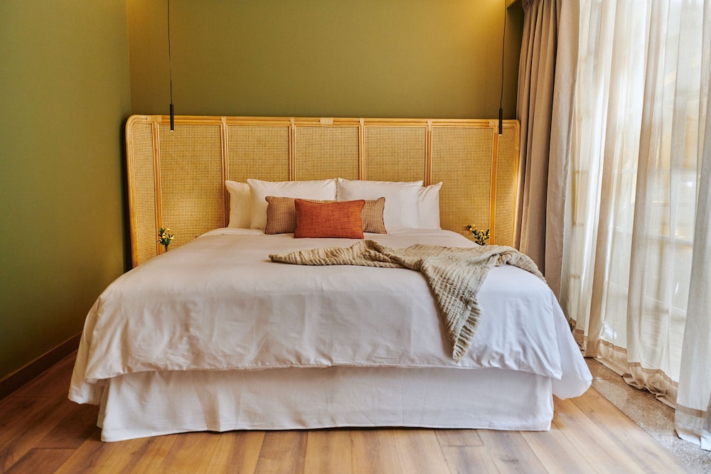 Deluxe Room - Photo 6