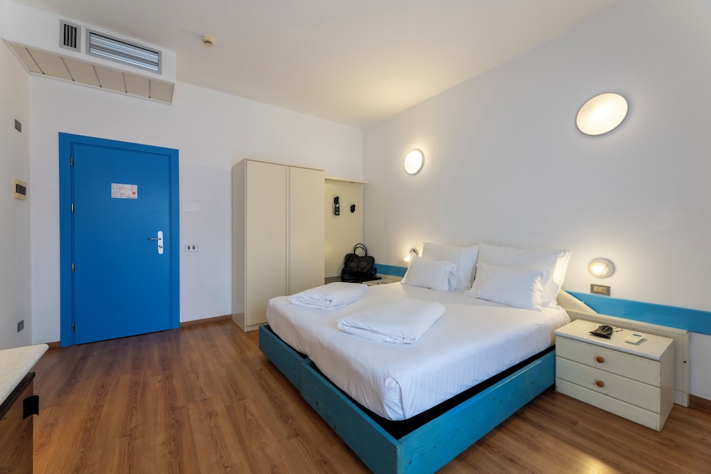 Economy Double Room photo 3