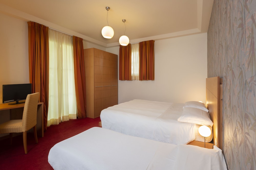 Classic Triple Room - Photo 1