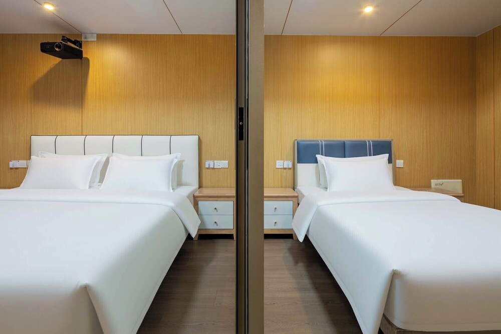Deluxe Triple Room, City View