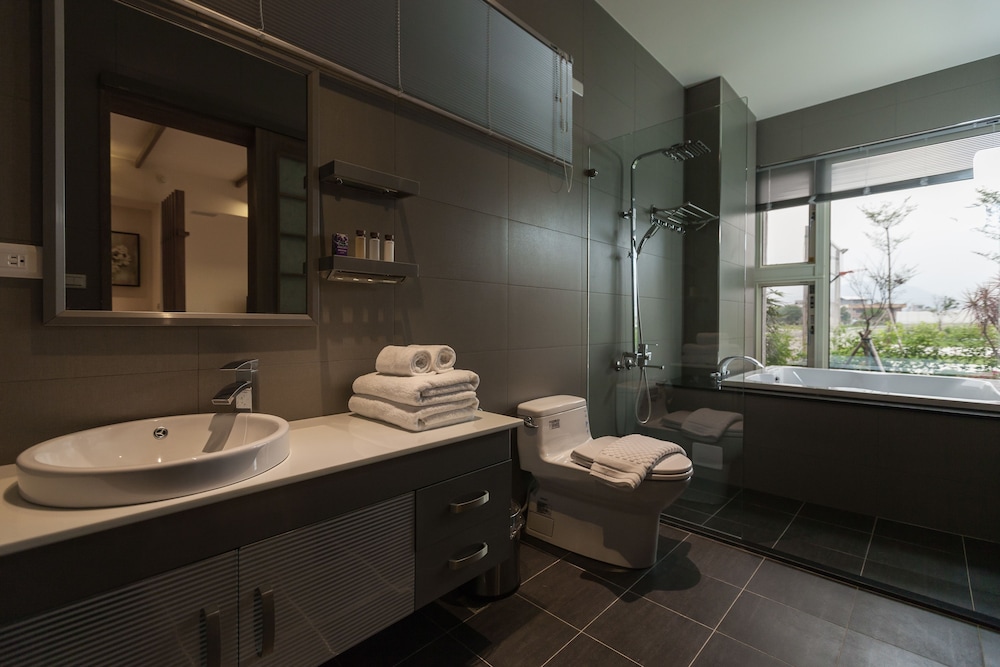 Deluxe Double Room (R102) photo 2