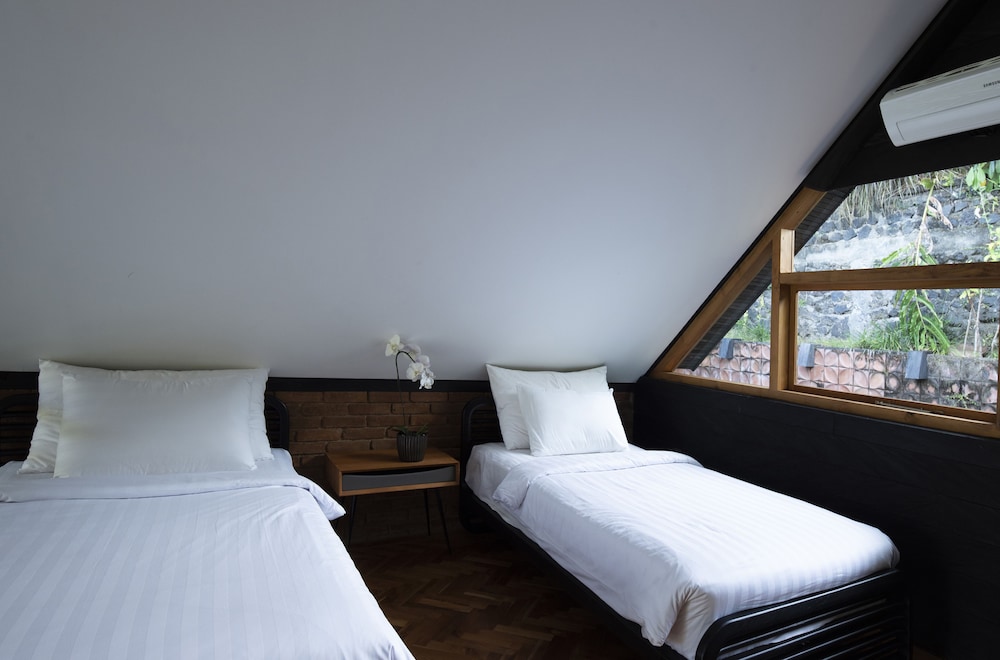 Deluxe Suite, Multiple Beds, Balcony, Valley View photo 3