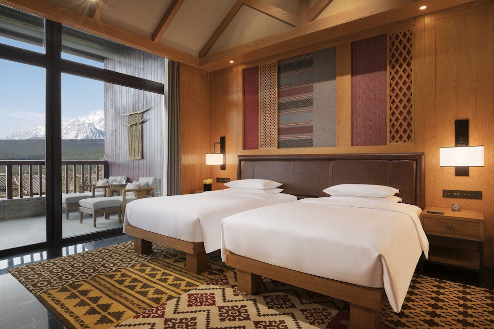 Luxury Suite, Multiple Beds, Non Smoking, Hill View photo 1
