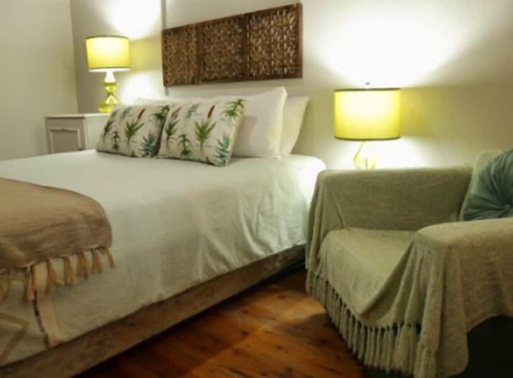 Room (3)