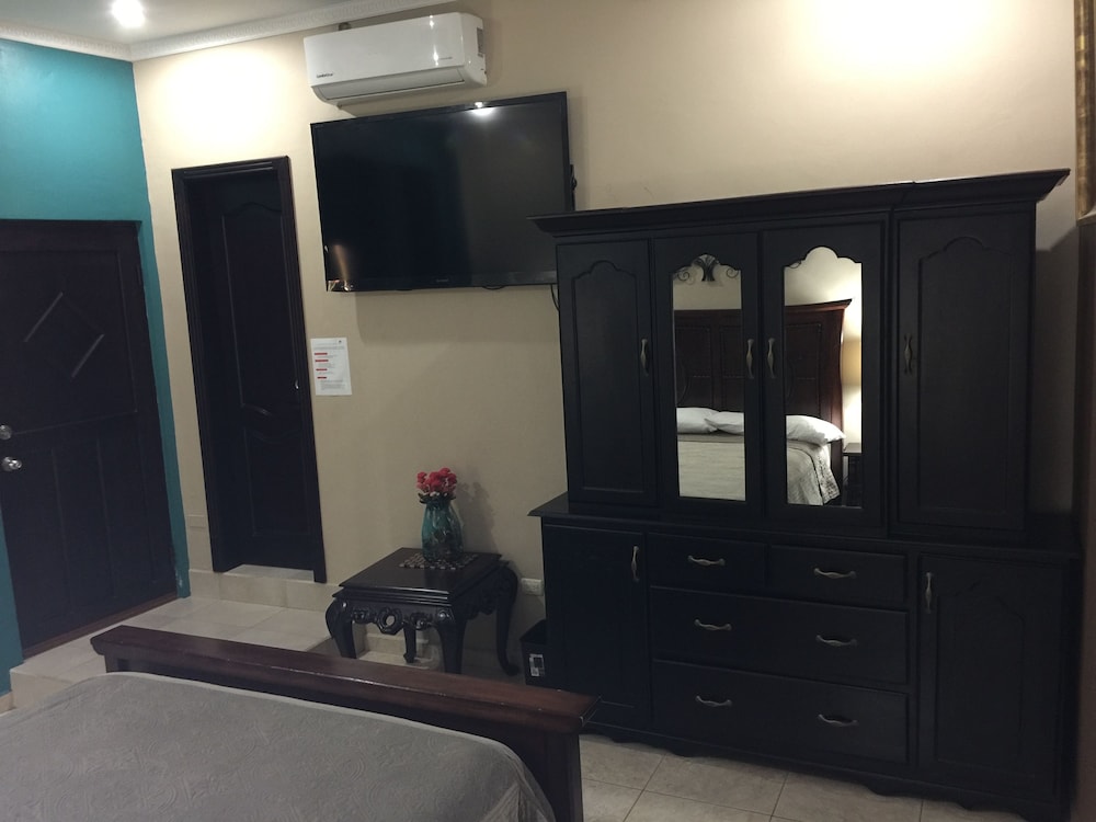 Premium Double Room, 2 Queen Beds (3) photo 2