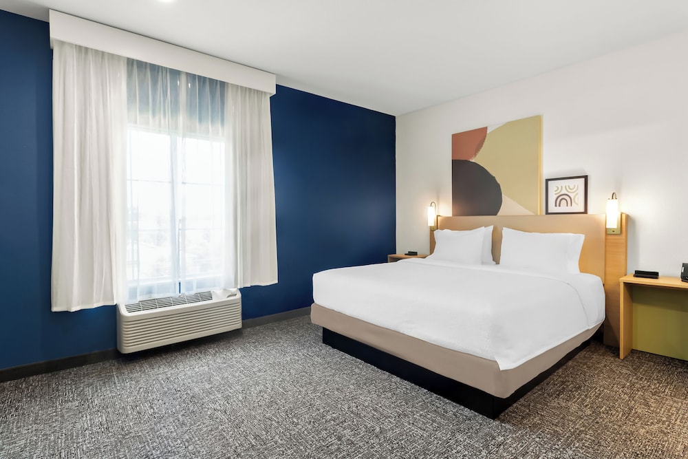 Room, 1 King Bed, Accessible (Mobility & Hearing, Roll-in Shower) photo 2