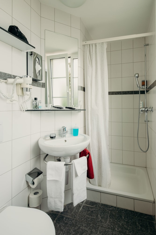 Standard Twin Room - Photo 5