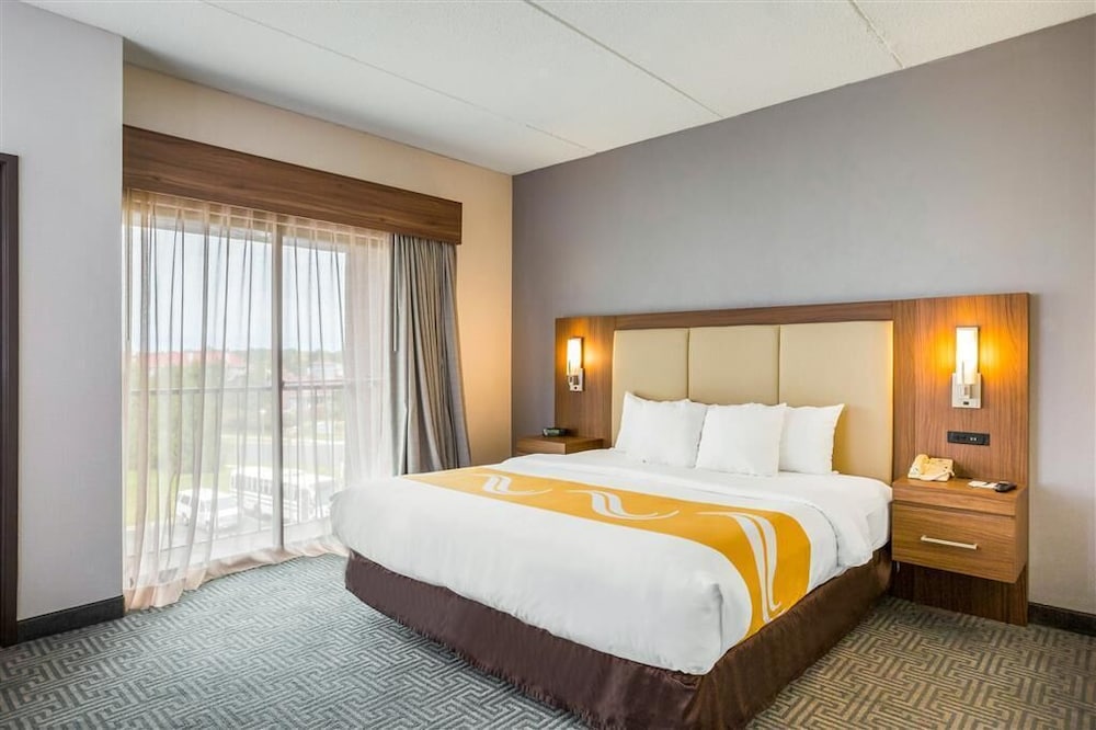 Suite, 1 King Bed with Sofa bed, Accessible, Non Smoking - Photo 1