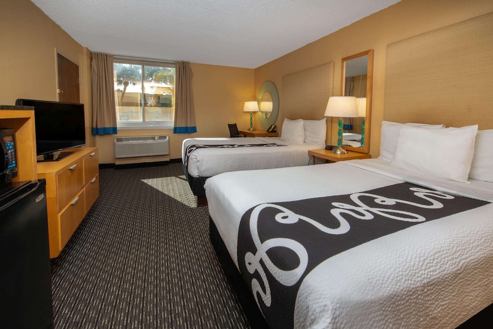 Room, 2 Double Beds, Non Smoking - Photo 2