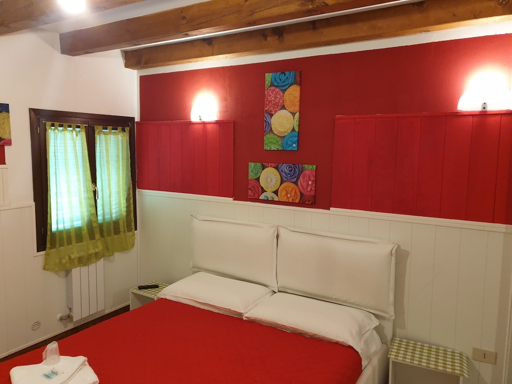 Deluxe Triple Room, 1 Queen Bed photo 2