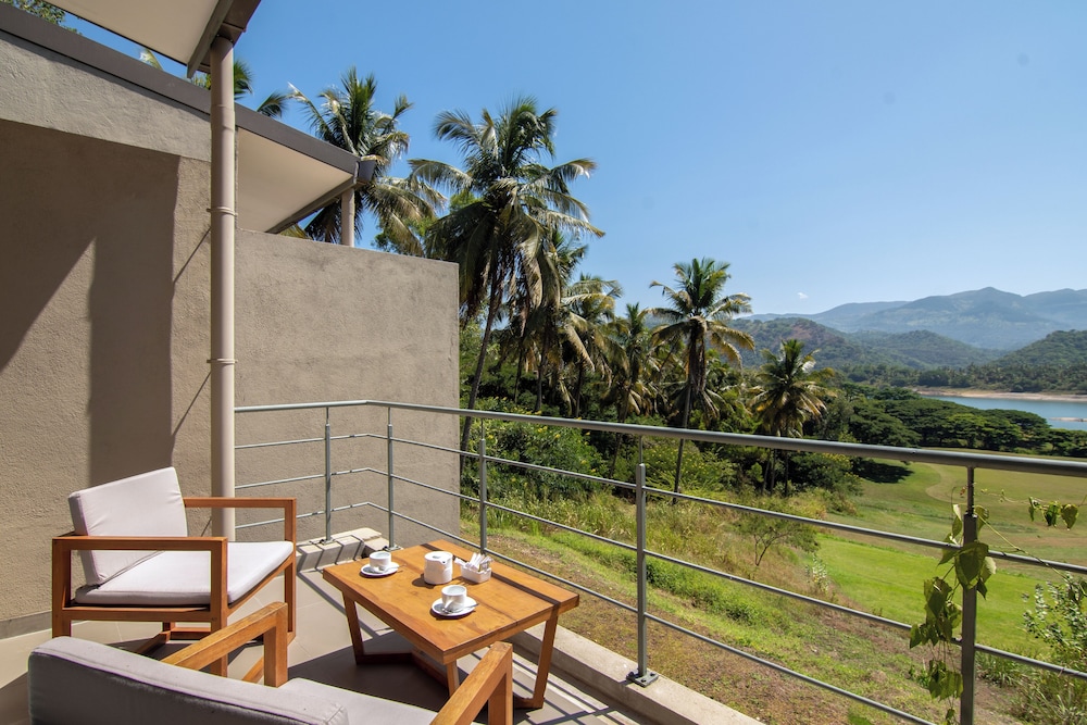 Standard Villa, 2 Bedrooms, Golf View, Garden Area photo 3