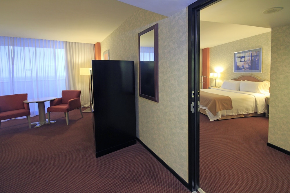 Suite, 1 Bedroom (Dining)