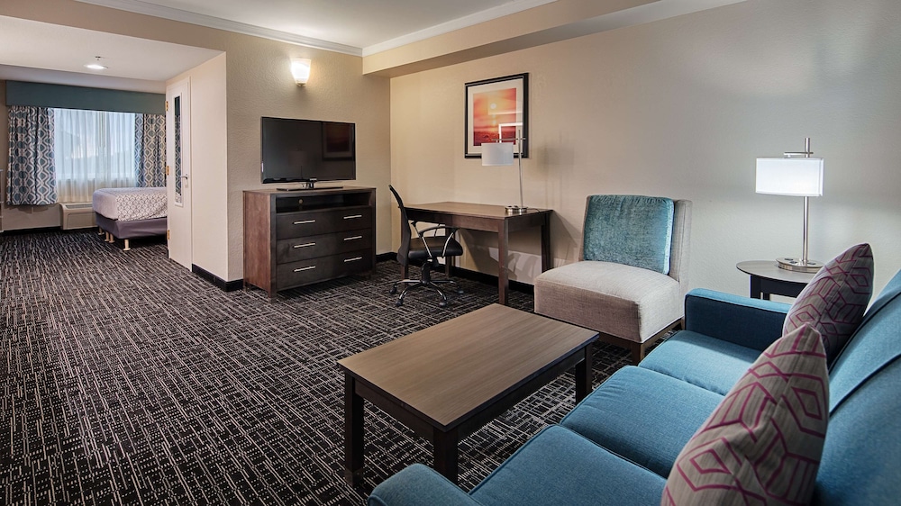Suite, 1 Queen Bed, Non Smoking, Microwave (with Sofabed) - Photo 1