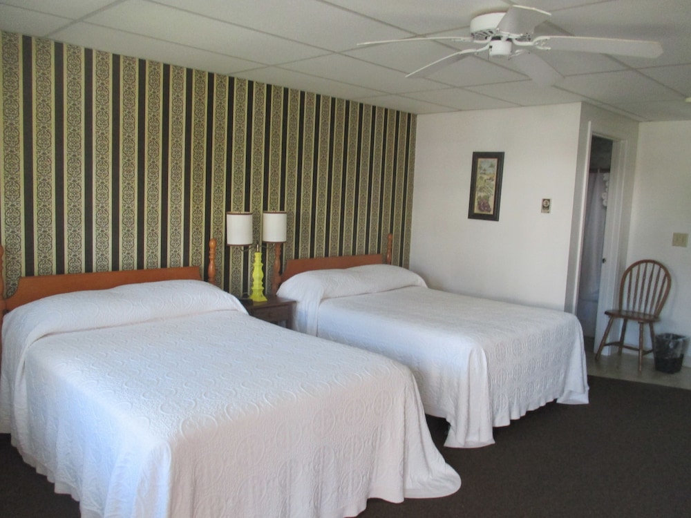 Adults First Floor pool Side Kitchenette - Non Smoking