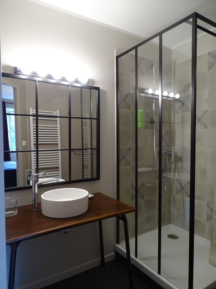 Double Room (Lautrec) photo 2