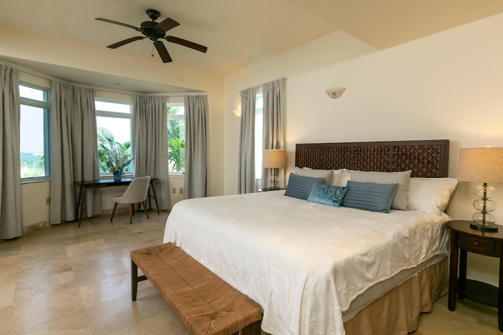 Luxury Condo photo 2