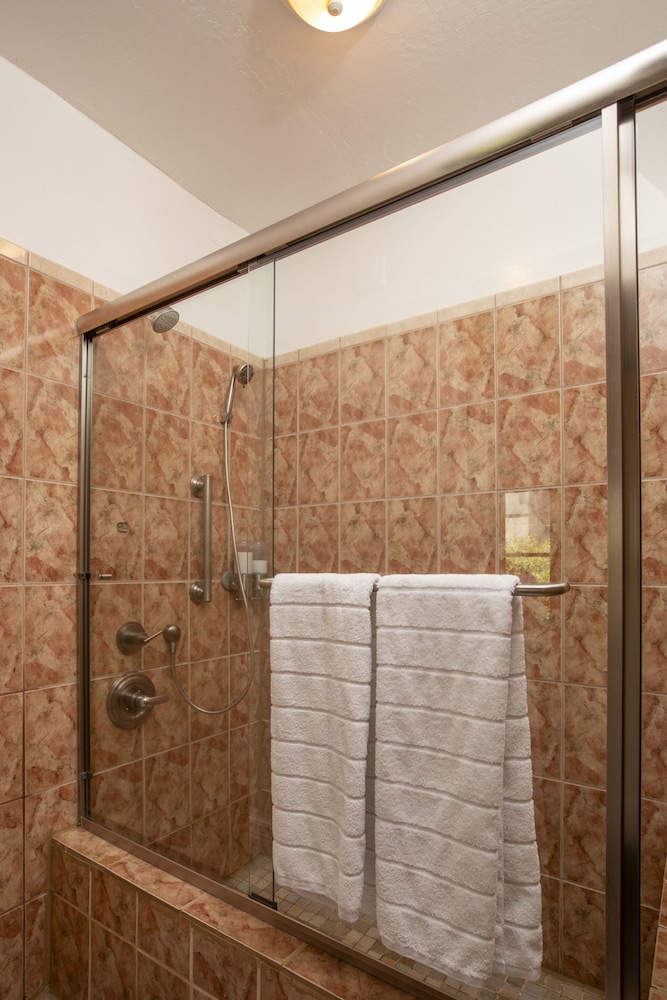 Economy Double Room, Private Bathroom - Photo 18