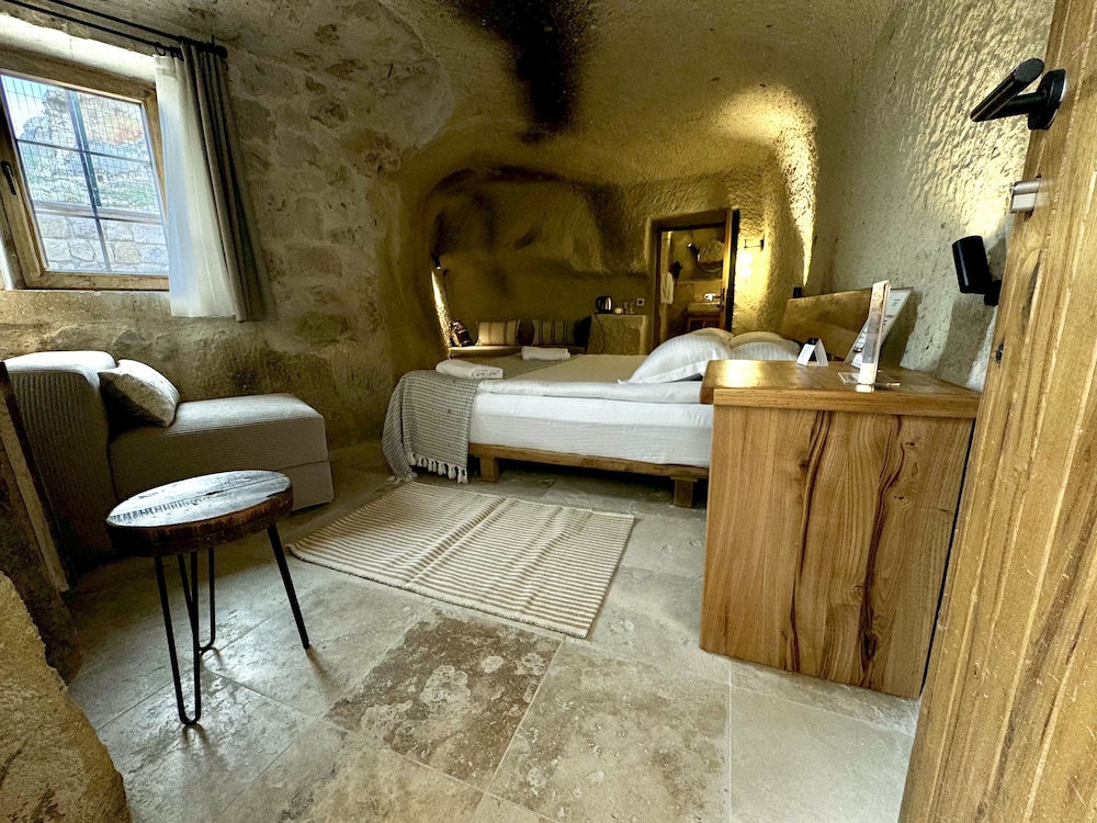 Junior Double Room, 1 Queen Bed - Photo 1