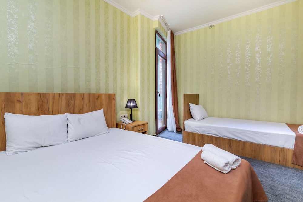 Standard Triple Room, Balcony, Courtyard View photo 1