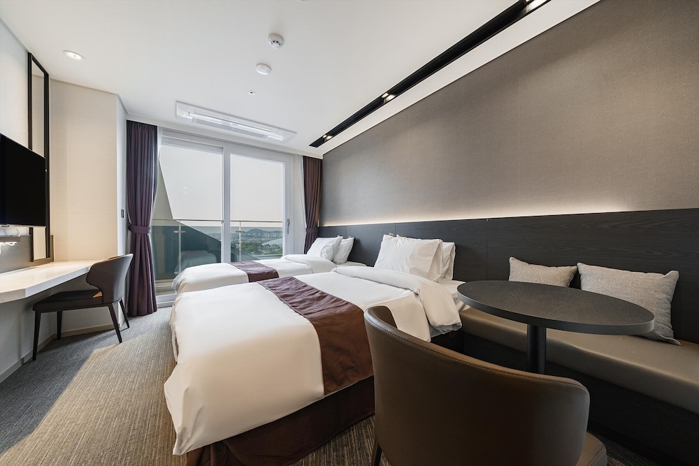 Standard Twin Room - Photo 1