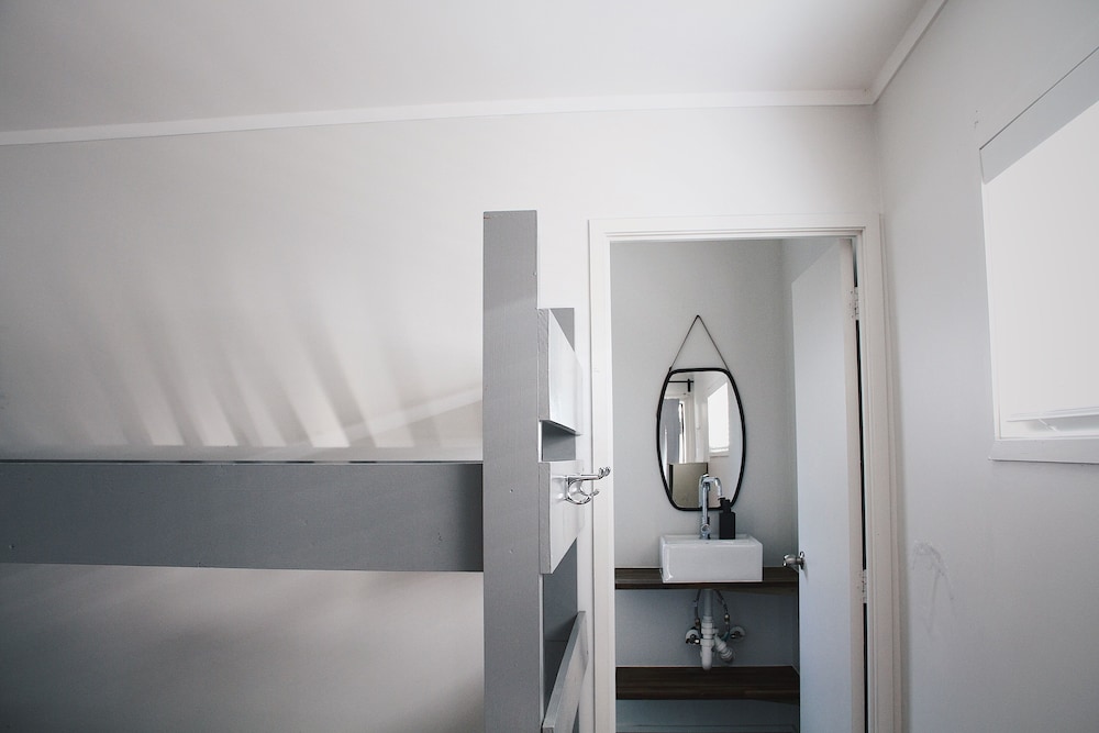4 Bed Dorm Room with Ensuite photo 2