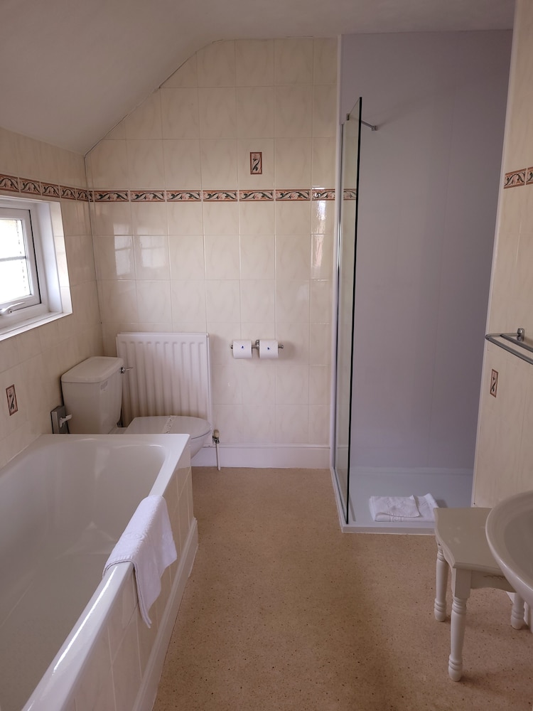 Family Suite, Ensuite photo 2