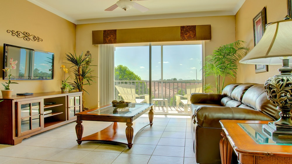Comfort 3 Bedroom Villa with Pool Access