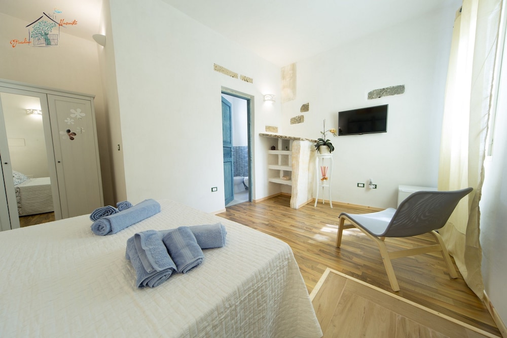 Double Room, Patio, Garden View (Limone)