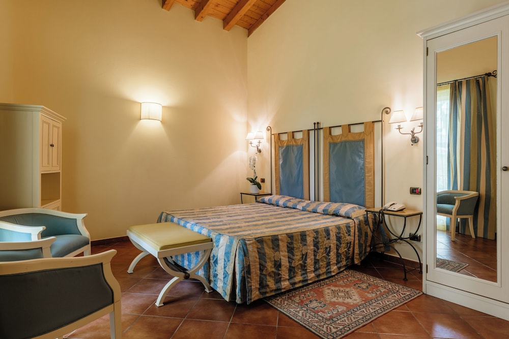 Superior Room with patio and lake view - Annex building photo 2