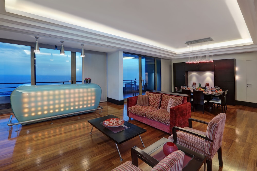 Royal Suite, 1 King Bed - Photo 4