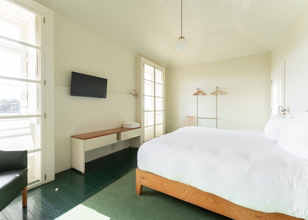 Double Room, River View (5)