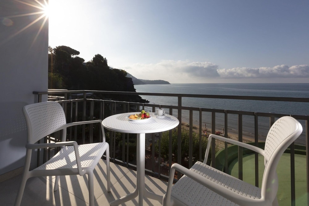Deluxe Double or Twin Room, Sea View - Photo 5