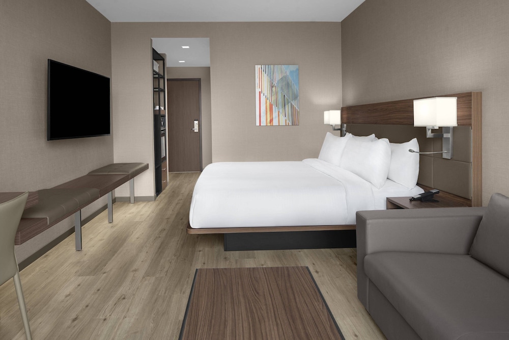 Room, 1 King Bed with Sofa bed (View) - Photo 3