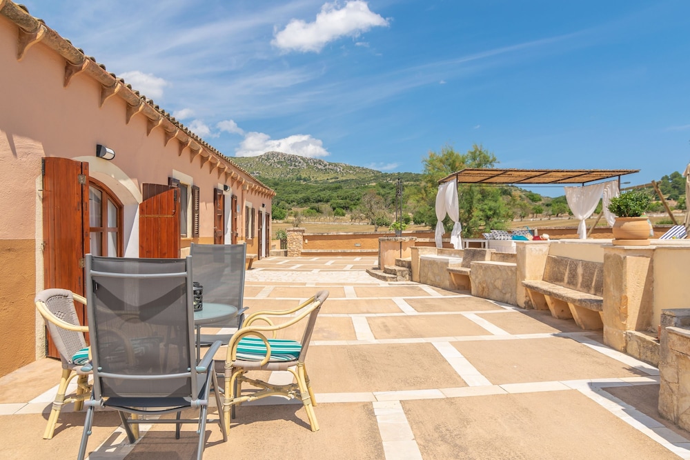 Villa photo 2
