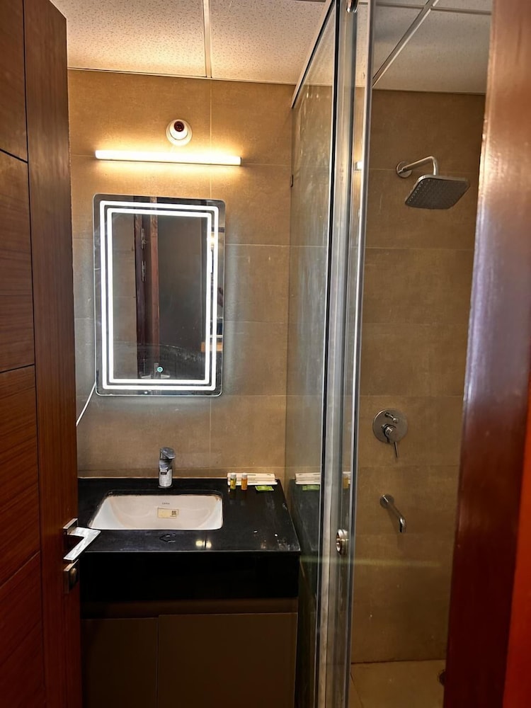 Comfort Room, City View