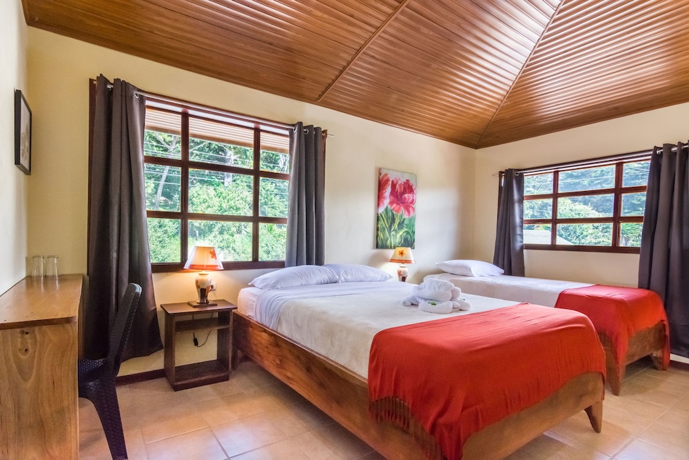 Standard Room, Multiple Beds, Non Smoking
