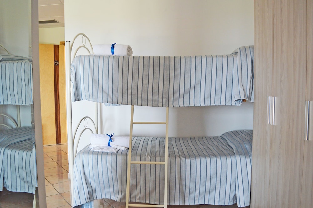 Deluxe Quadruple Room, Multiple Beds photo 2