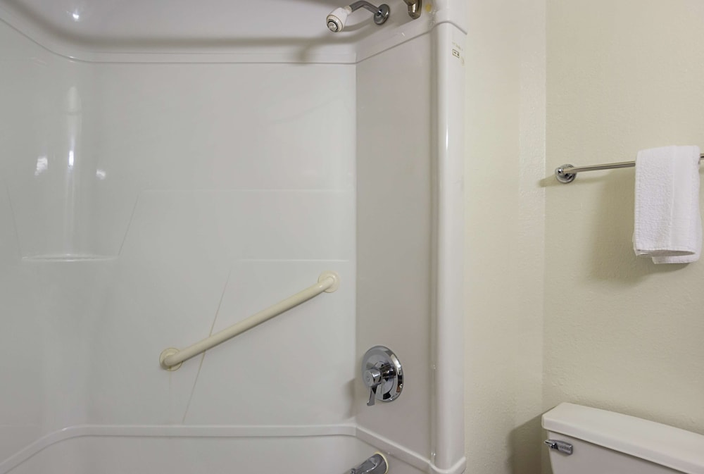 Deluxe Room, 1 Queen Bed, Accessible, Non Smoking photo 3