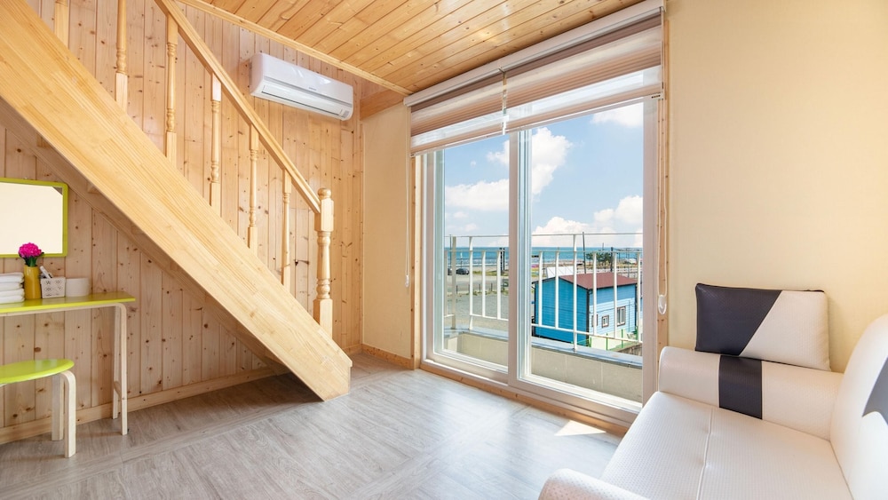 Basic Room, 1 Bedroom (Pine 302 (All-Season BBQ, 3 Beds)) - Photo 1