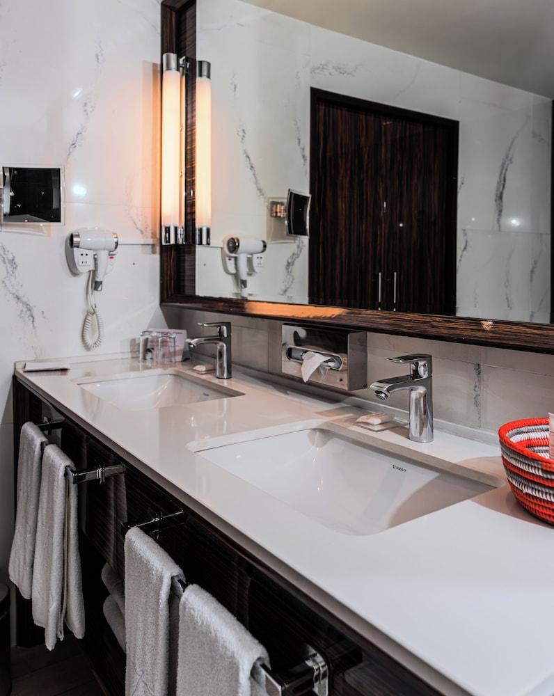 Business Suite - Photo 3