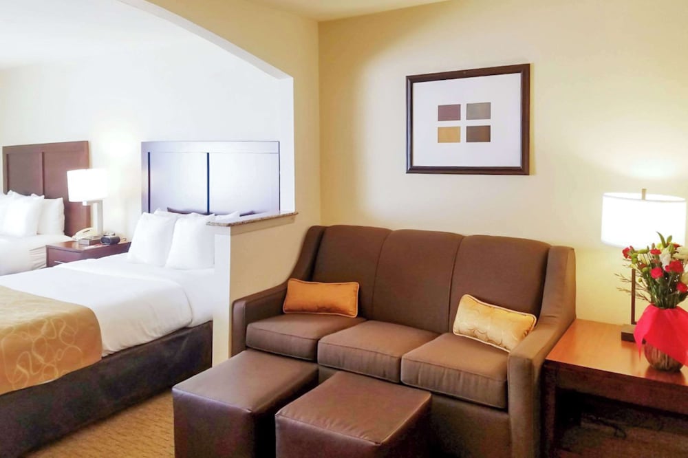 Suite, Multiple Beds, Non Smoking - Photo 7