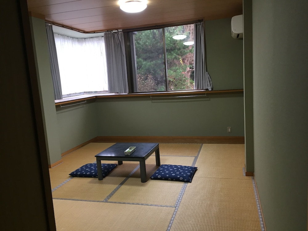 Japanese Style Room For 5 Guests