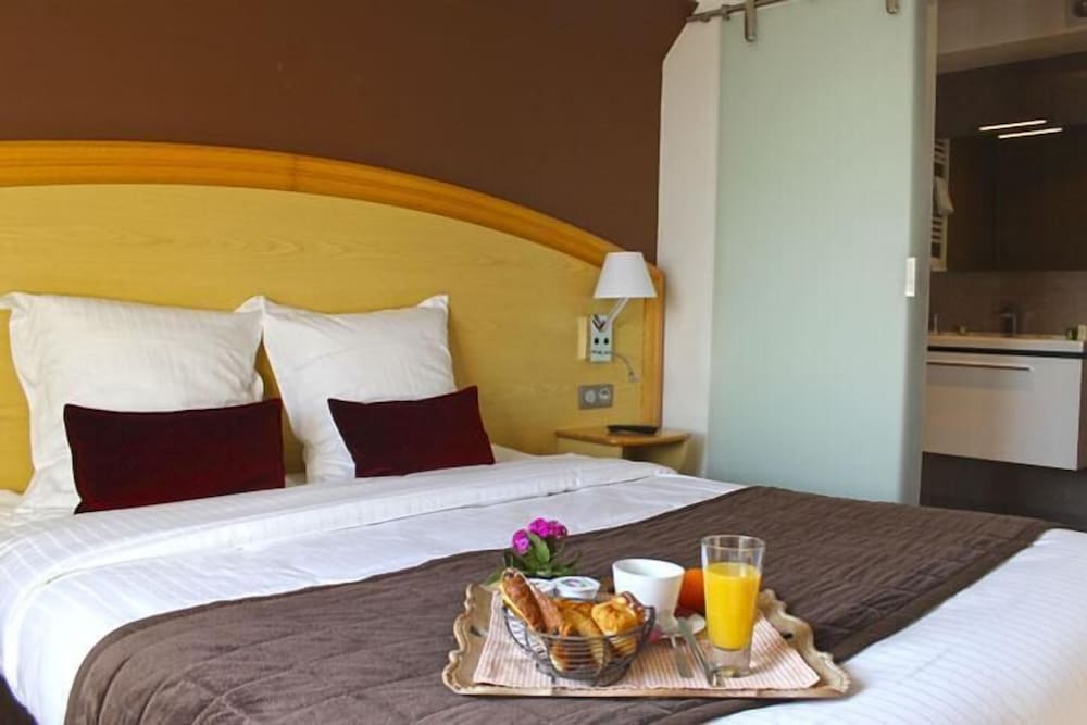 Classic Double or Twin Room, Balcony, Mountain View photo 3