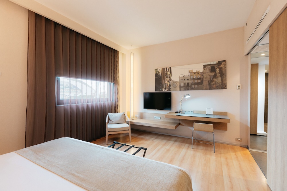 Room (2x2 Family Plan)