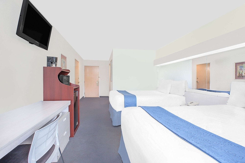 Standard Room, 2 Queen Beds, Non Smoking photo 1