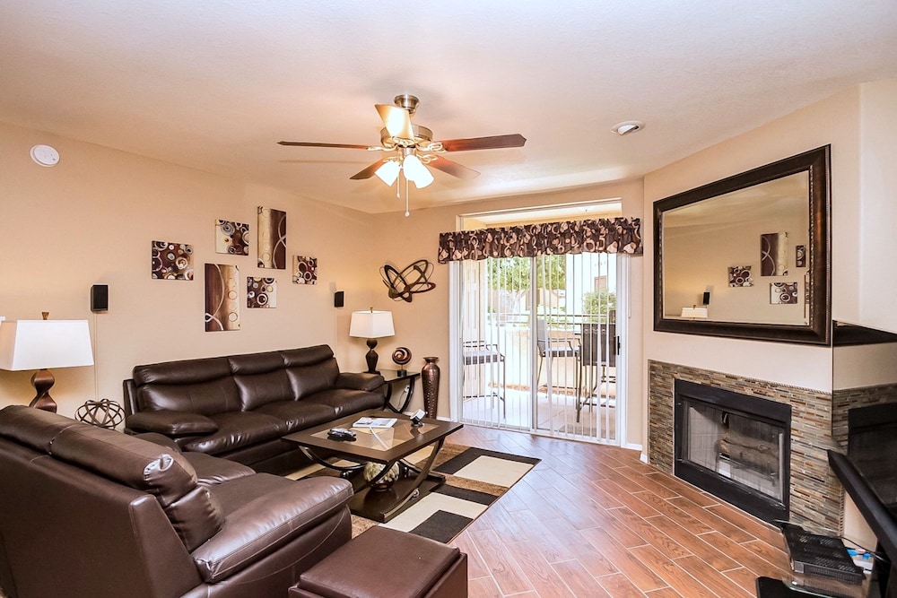 Premium Condo, 2 Bedrooms, Pool View, Poolside