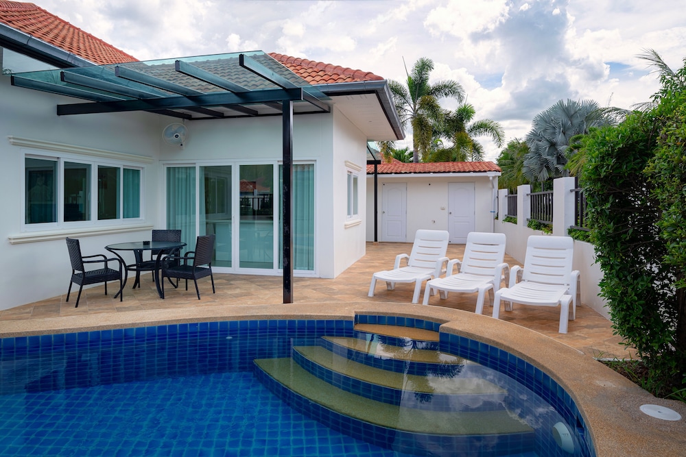 Standard Villa, 4 Bedrooms, Non Smoking, Kitchen - Photo 13